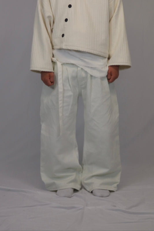 pleated pants